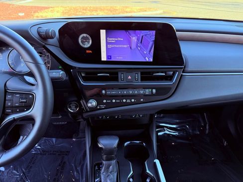 Certified 2025 Lexus ES 350 w/ Premium Package image 23