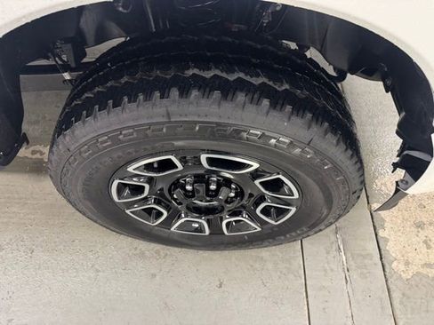 New 2026 Ford F250 Platinum image 5