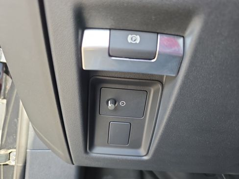 Certified 2024 Land Rover Defender 110 V8 image 25