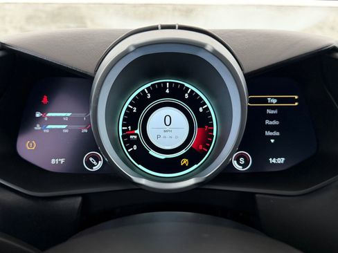 Used 2022 Aston Martin V8 Vantage Roadster image 6