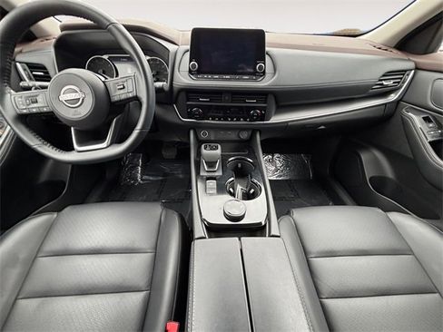 Used 2023 Nissan Rogue SV w/ SV Premium B Package image 10