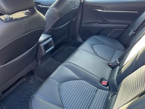 Used 2023 Toyota Camry SE image 9