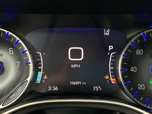 Used 2022 Chrysler Pacifica Touring-L FWD image 33
