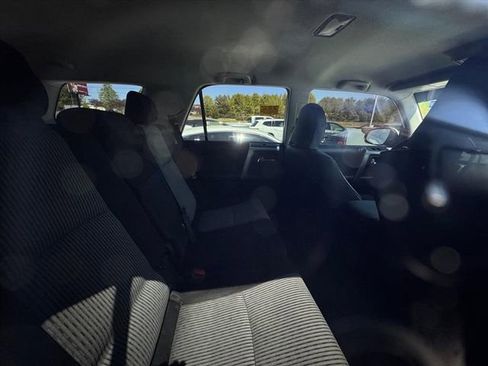 Used 2015 Toyota 4Runner SR5 image 4