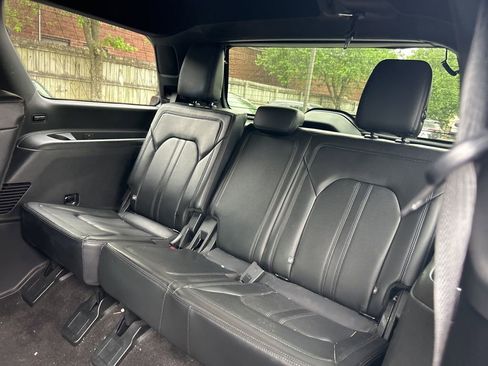 Used 2018 Ford Expedition Limited w/ Equipment Group 302A AWD/4WD image 15