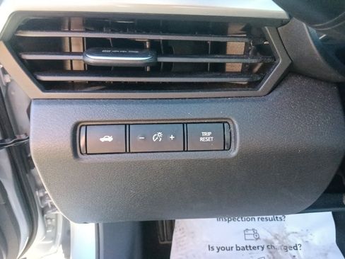 Used 2024 Nissan Altima 2.5 SV image 17