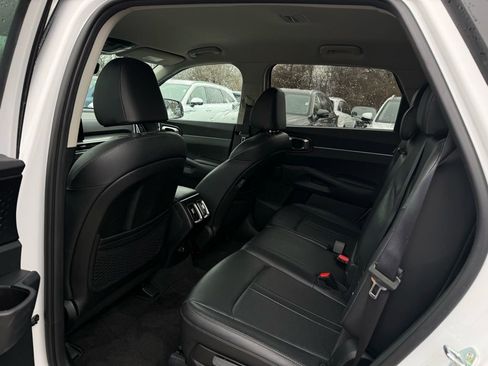 Certified 2024 Kia Sorento S image 11