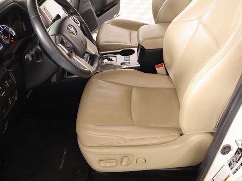 Used 2022 Toyota 4Runner Limited image 12