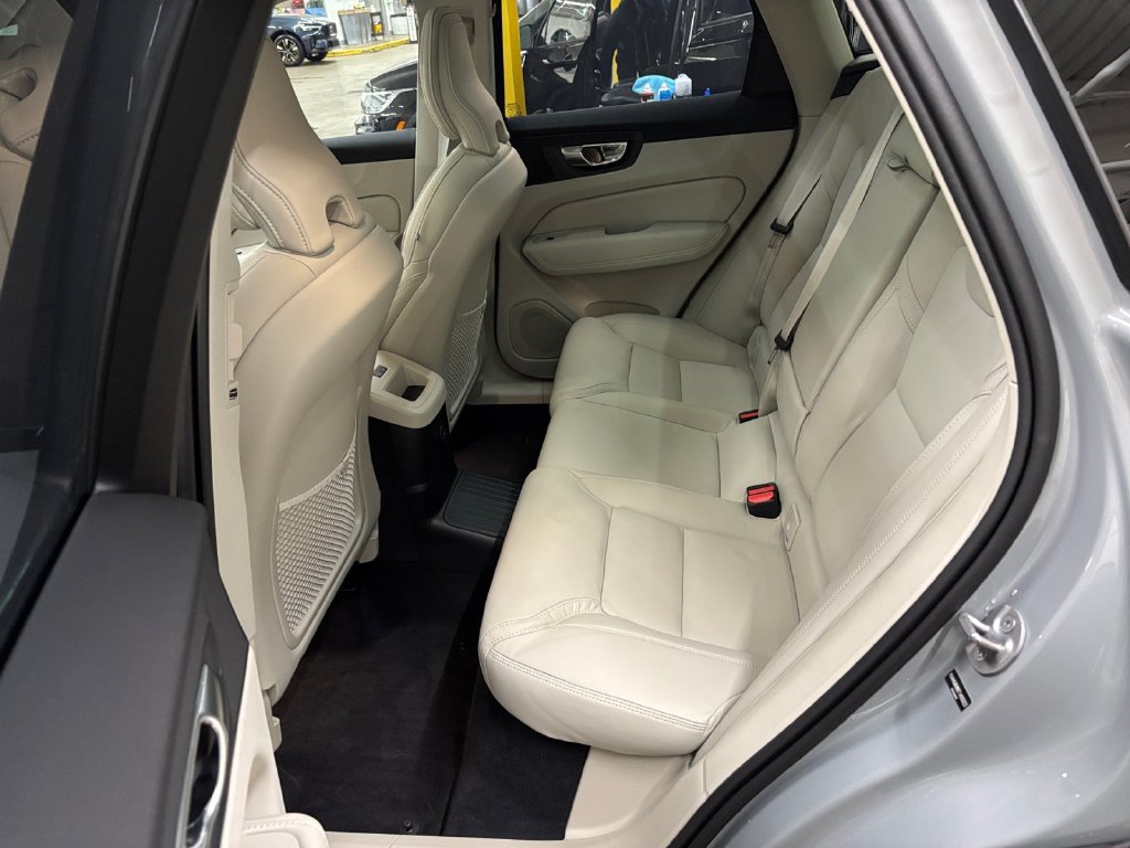 Certified 2026 Volvo XC60 T8 Ultra w/ Protection Package Premier AWD/4WD image 14