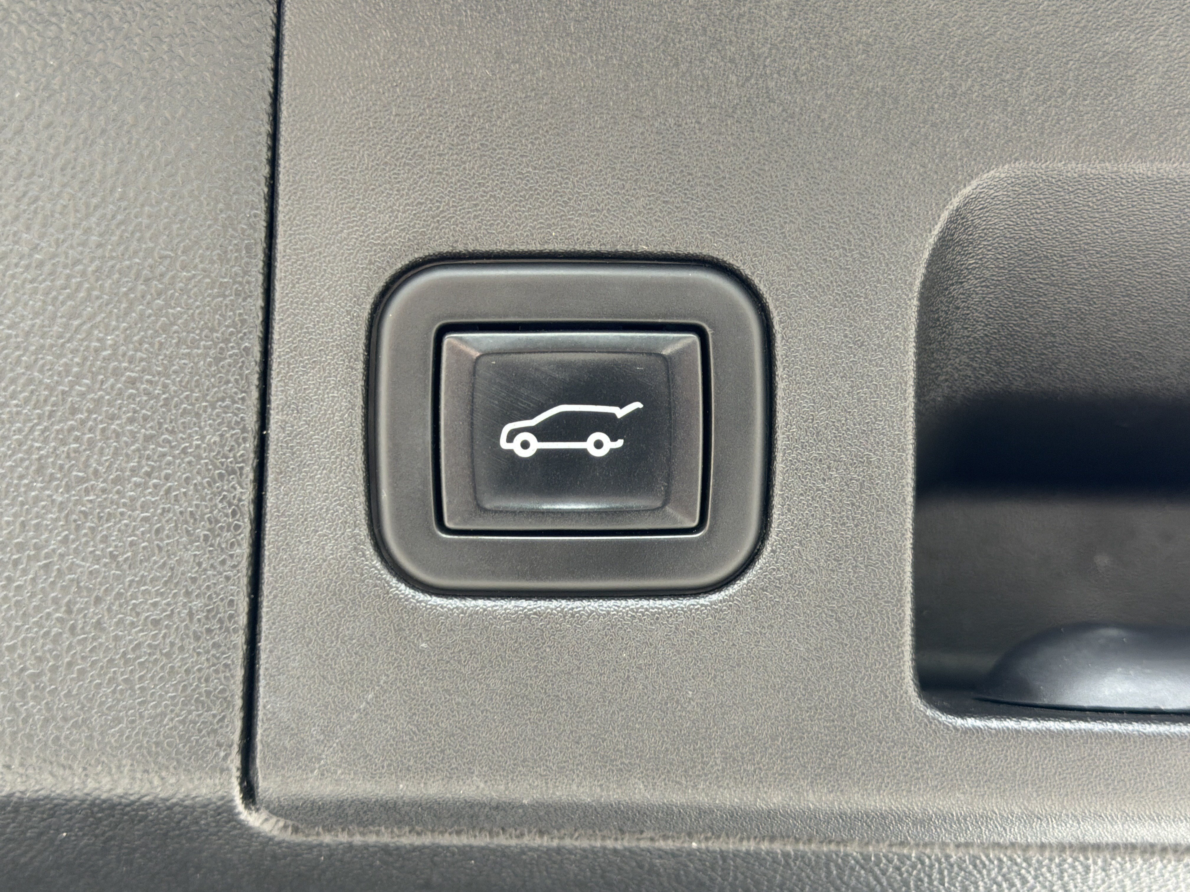 Used 2023 Cadillac XT5 Sportv w/ LPO, Floor Liner Package AWD/4WD image 23