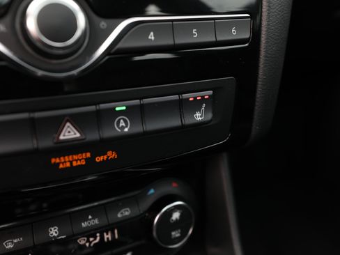 Used 2017 INFINITI QX30 Premium w/ Cargo Package image 24