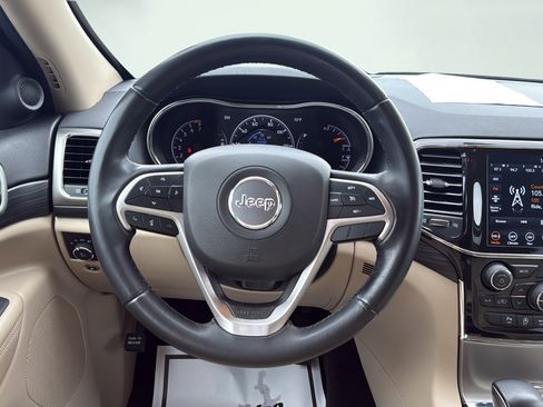Used 2022 Jeep Grand Cherokee Laredo E AWD/4WD image 19