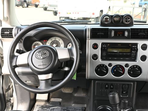 Used 2007 Toyota FJ Cruiser 4WD image 14