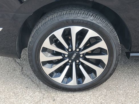 Certified 2023 Lincoln Navigator Reserve AWD/4WD image 7