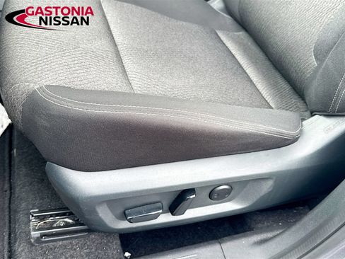 Used 2025 Nissan Rogue SV FWD image 25