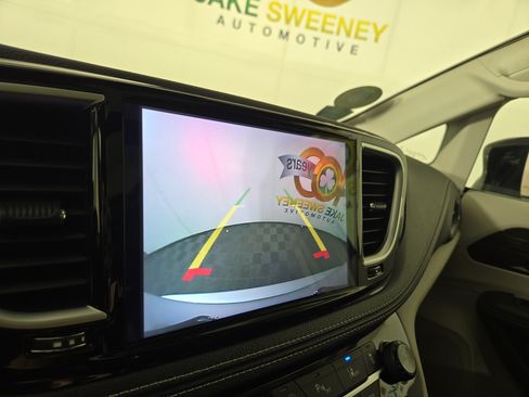 Used 2024 Chrysler Pacifica Limited FWD image 22