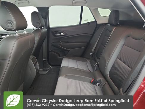 Used 2025 Chevrolet Trax LT w/ LT Convenience Package FWD image 28