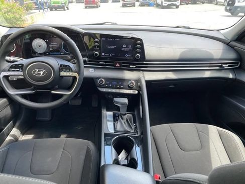 Used 2021 Hyundai Elantra SEL w/ Convenience Package FWD image 10
