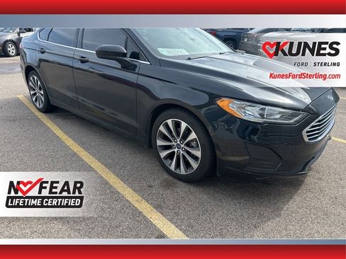 Used 2019 Ford Fusion SE image 1