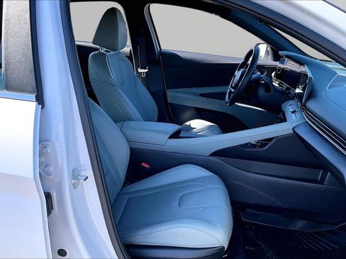 Used 2024 Hyundai Elantra Limited FWD image 8