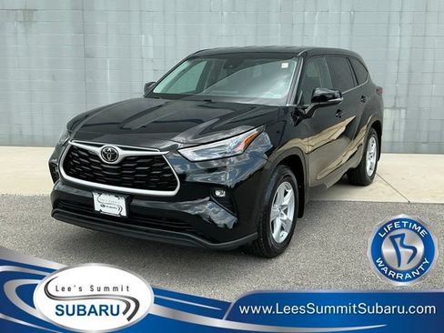 Used 2023 Toyota Highlander LE AWD/4WD image 1