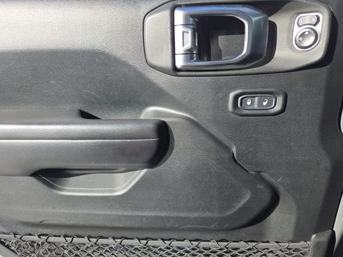 Used 2020 Jeep Wrangler Sport S image 25