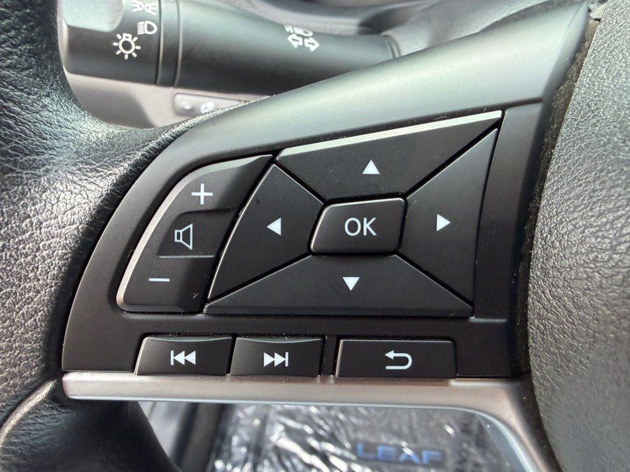 Used 2025 Nissan Leaf S FWD image 13