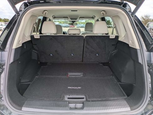 Used 2024 Nissan Rogue SL FWD image 13