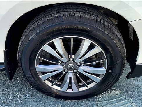 Used 2018 Nissan Pathfinder SL image 8