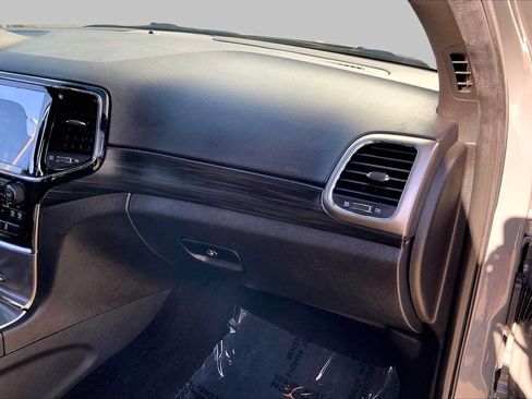Used 2019 Jeep Grand Cherokee Altitude AWD/4WD image 18