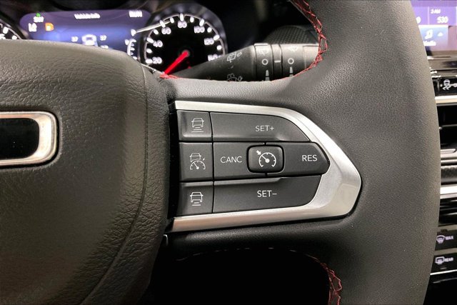 Used 2025 Jeep Compass Trailhawk w/ Sun & Sound Group AWD/4WD image 19