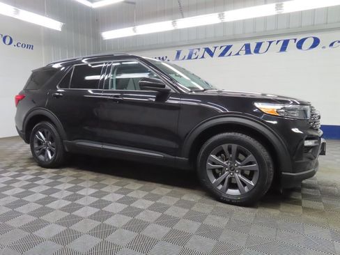 Used 2024 Ford Explorer XLT w/ XLT Sport Appearance Package AWD/4WD image 3