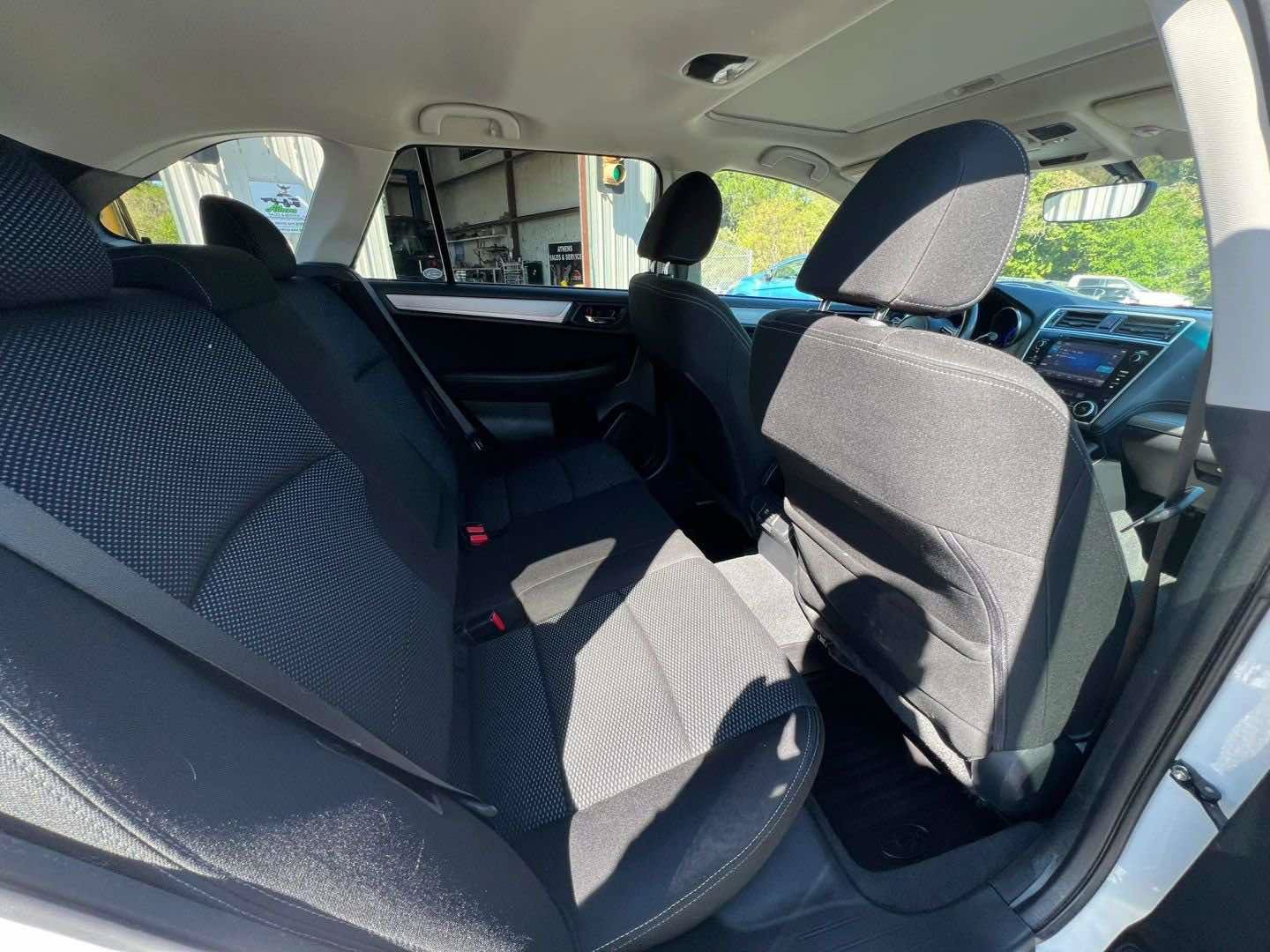 Used 2019 Subaru Outback 2.5i Premium w/ Popular Package #2 AWD/4WD image 8