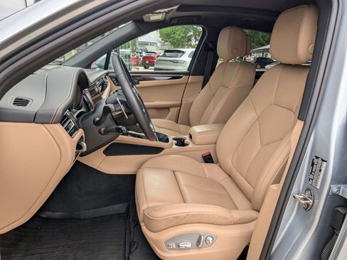 Certified 2026 Porsche Macan AWD/4WD image 5