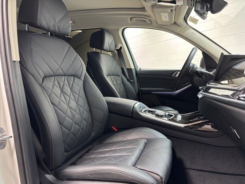 Used 2023 BMW X7 xDrive40i image 32