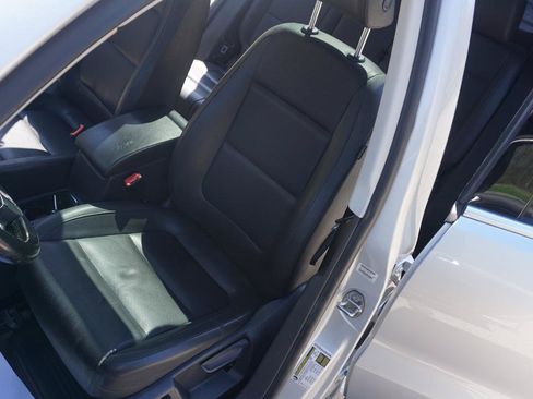 Used 2015 Volkswagen Tiguan SEL FWD image 12
