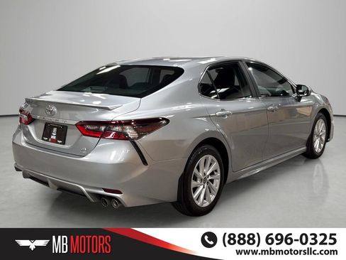 Used 2023 Toyota Camry SE AWD/4WD image 4