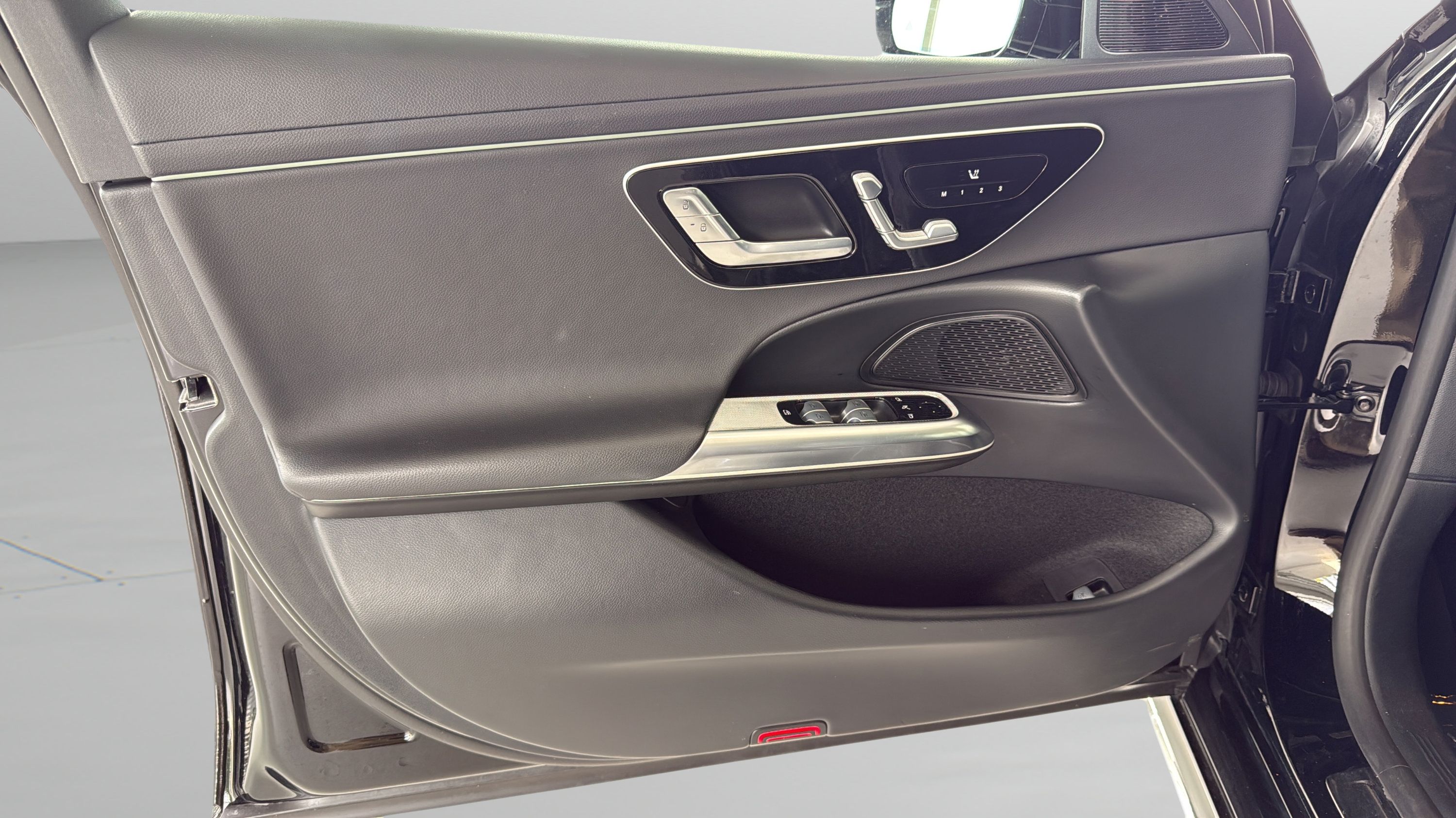 Certified 2025 Mercedes-Benz E 350 4MATIC Sedan w/ Winter Package image 12