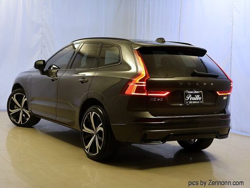 Used 2022 Volvo XC60 T8 R-Design w/ Advanced Package AWD/4WD image 9