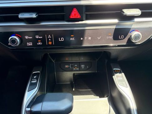 Certified 2025 Kia Sorento S FWD image 25