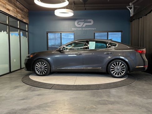 Used 2018 Kia Cadenza Premium w/ Luxury Package image 6