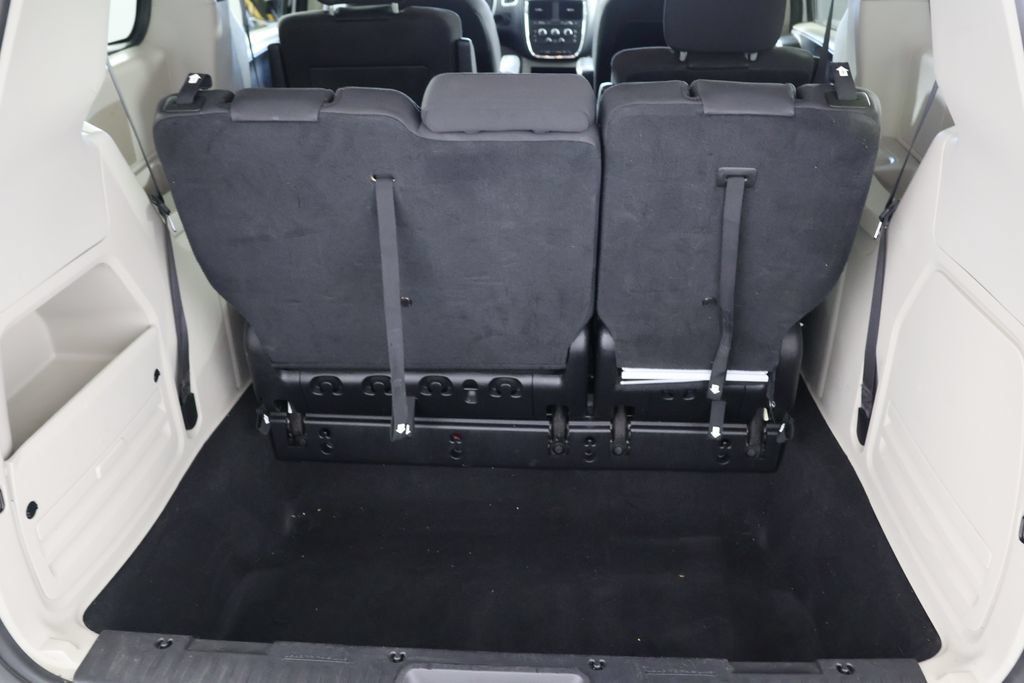 Used 2019 Dodge Grand Caravan SE FWD image 16