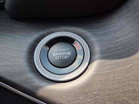 New 2025 Jeep Grand Cherokee Limited w/ Luxury Tech Group II image 30