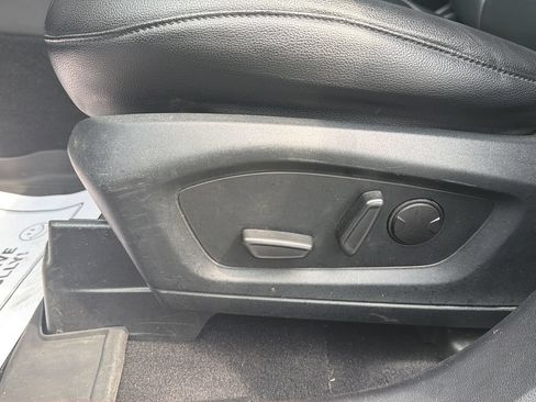 Used 2020 Ford Explorer XLT w/ Equipment Group 202A AWD/4WD image 28
