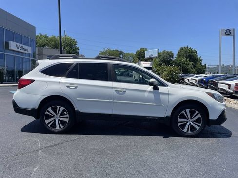 Used 2018 Subaru Outback 2.5i Limited AWD/4WD image 4