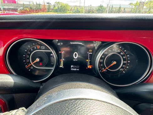 Used 2018 Jeep Wrangler Unlimited Sahara AWD/4WD image 13