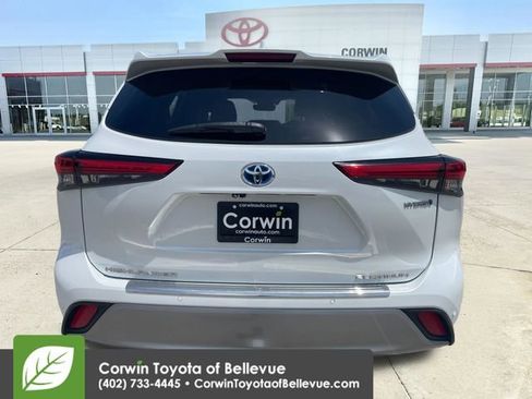 Used 2023 Toyota Highlander Platinum AWD/4WD image 4