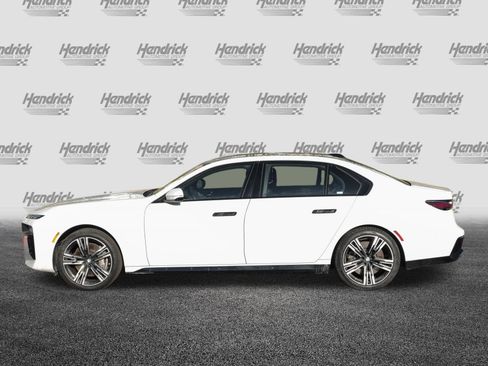 Used 2023 BMW 760i xDrive image 3
