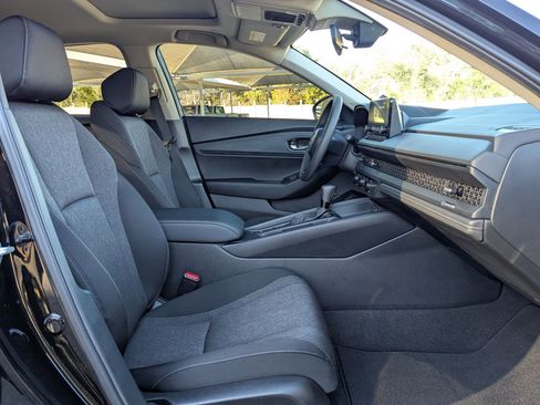 Used 2025 Honda Accord SE image 27