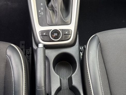 Used 2022 Hyundai Venue Limited w/ Cargo Package image 23